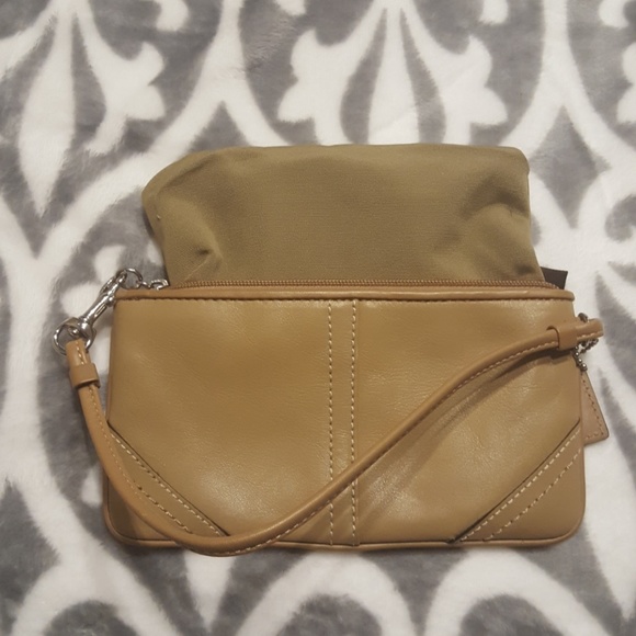 Authentic Coach wristlet - Picture 6 of 7